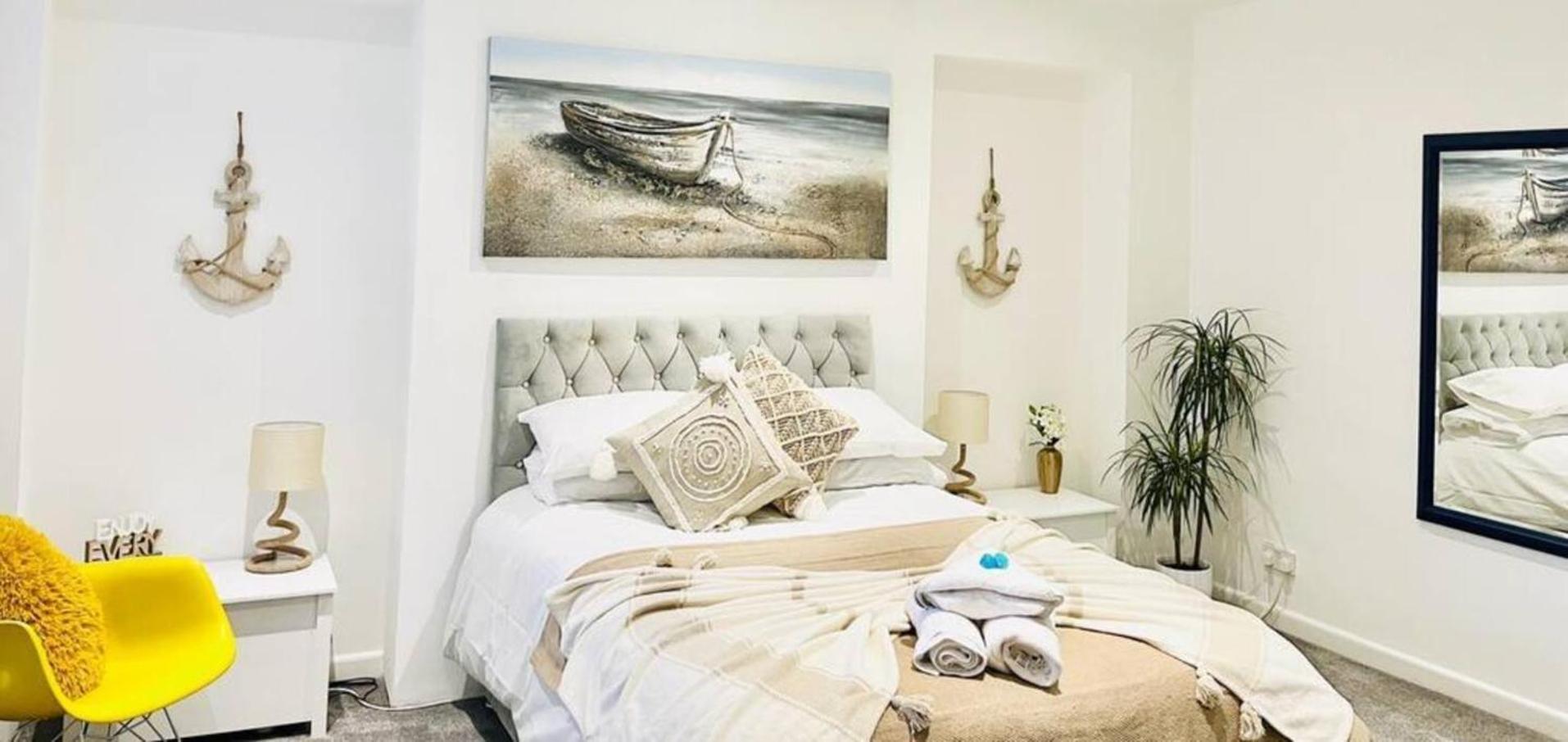 Stunning 3 Double Bedroom Beach Front Apartment Portsmouth Luaran gambar
