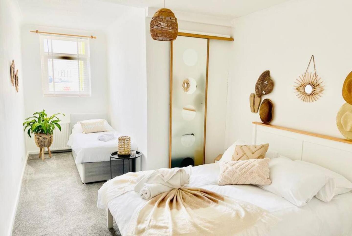 Stunning 3 Double Bedroom Beach Front Apartment Portsmouth Luaran gambar