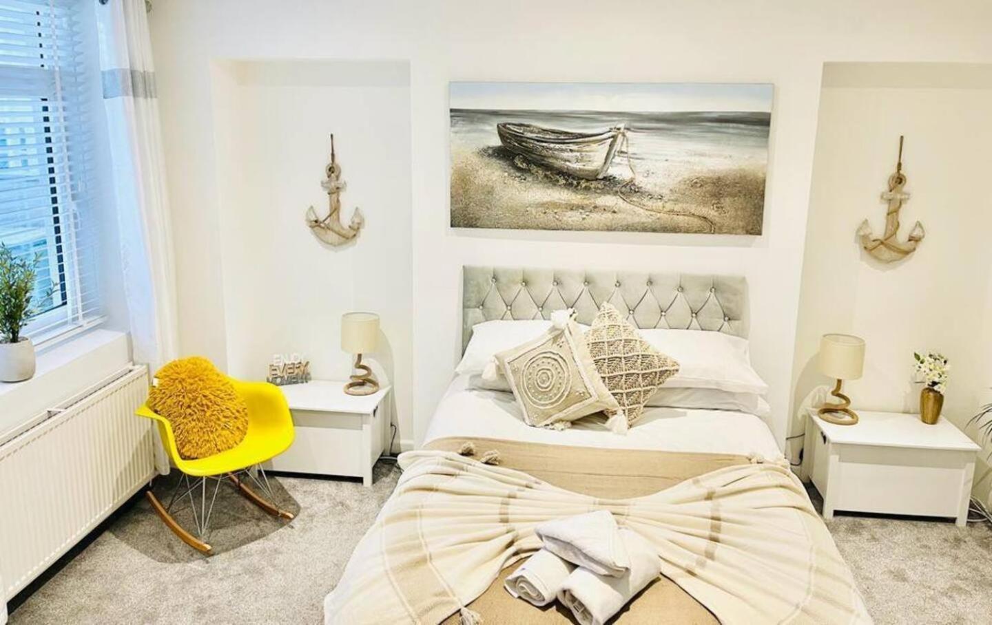 Stunning 3 Double Bedroom Beach Front Apartment Portsmouth Luaran gambar