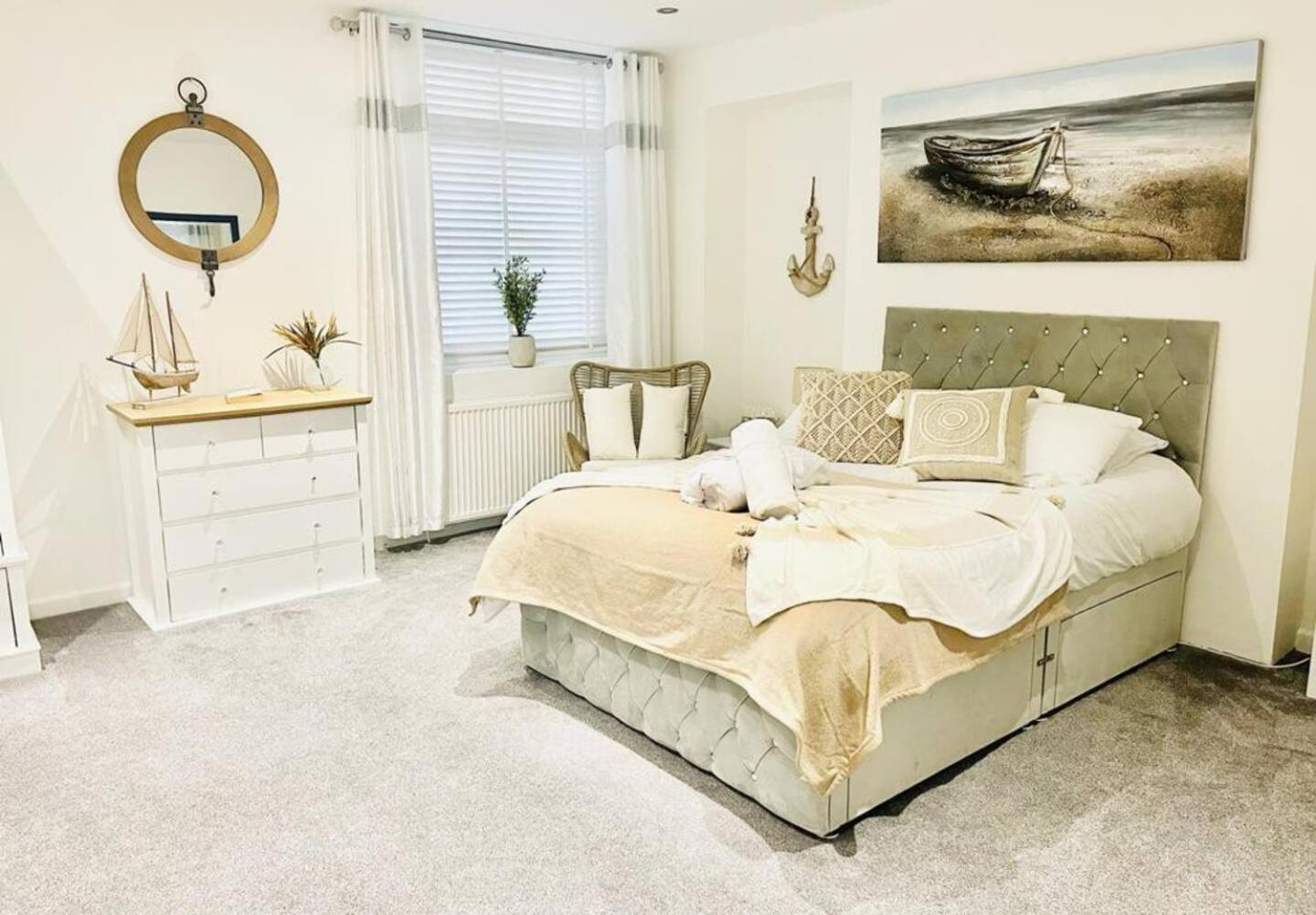 Stunning 3 Double Bedroom Beach Front Apartment Portsmouth Luaran gambar