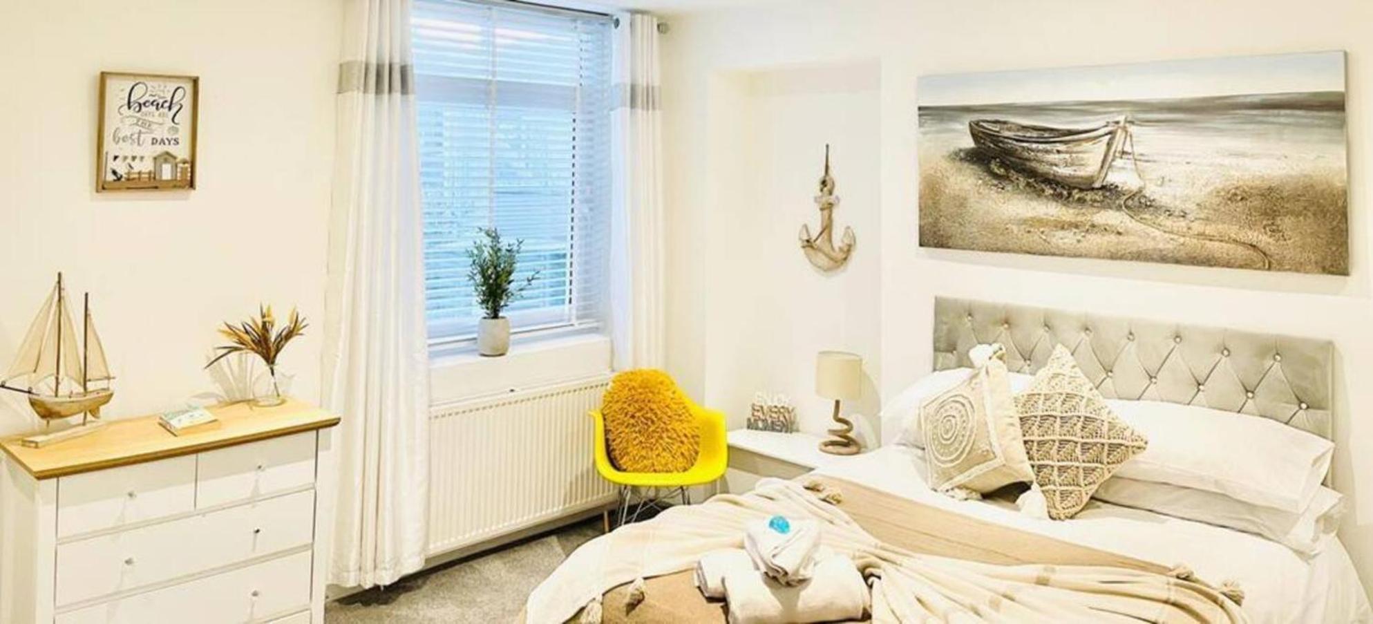 Stunning 3 Double Bedroom Beach Front Apartment Portsmouth Luaran gambar