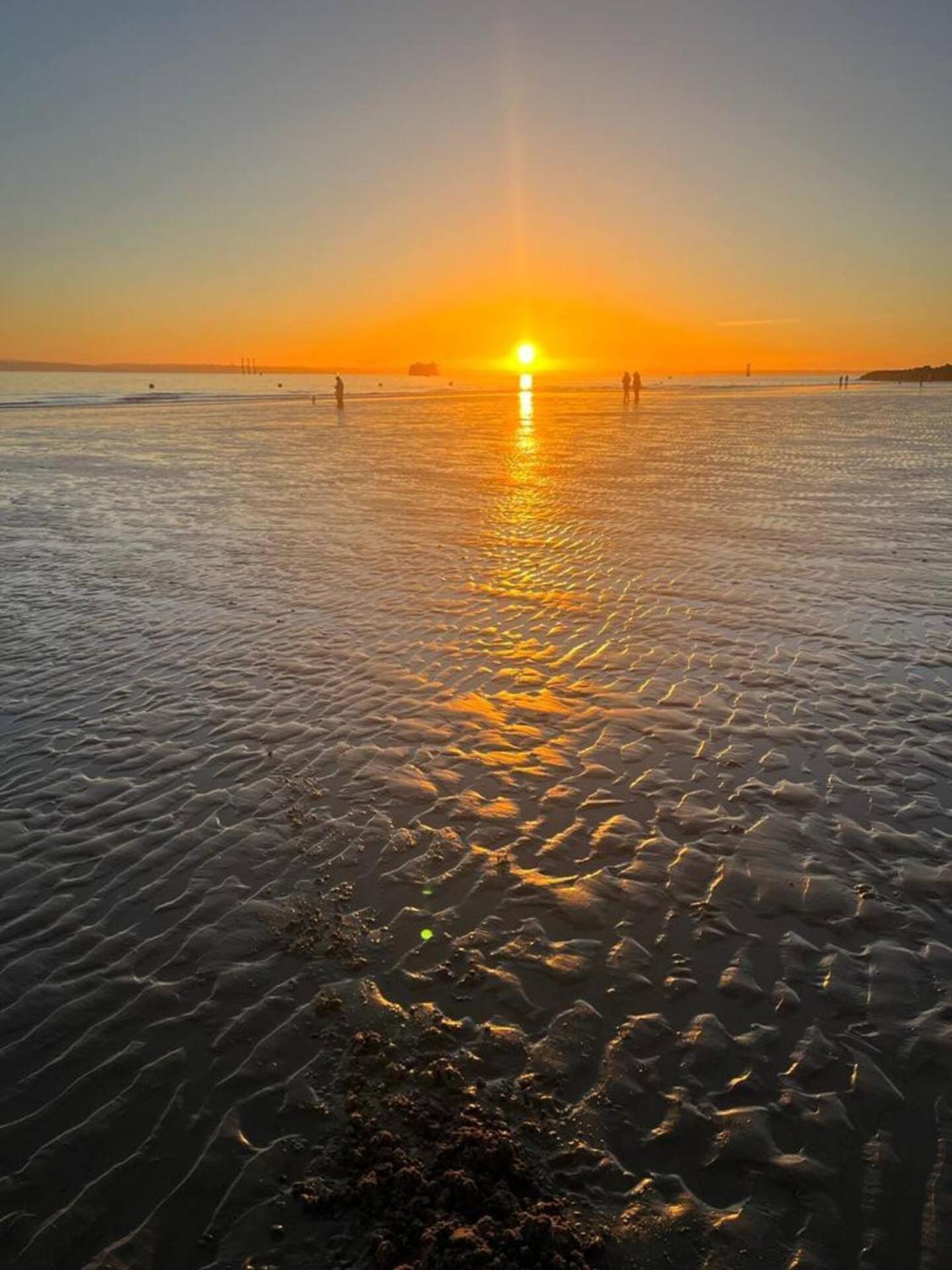 Stunning 3 Double Bedroom Beach Front Apartment Portsmouth Luaran gambar
